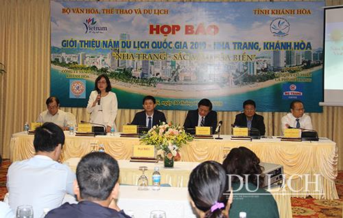 Phó Tổng cục trưởng Tổng cục Du lịch Nguyễn Thị Thanh Hương phát biểu tại họp báo